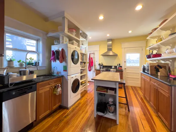 25 Boynton St #3, Jamaica Plain, MA 02130-3583