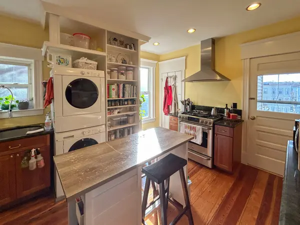 25 Boynton St #3, Jamaica Plain, MA 02130-3583