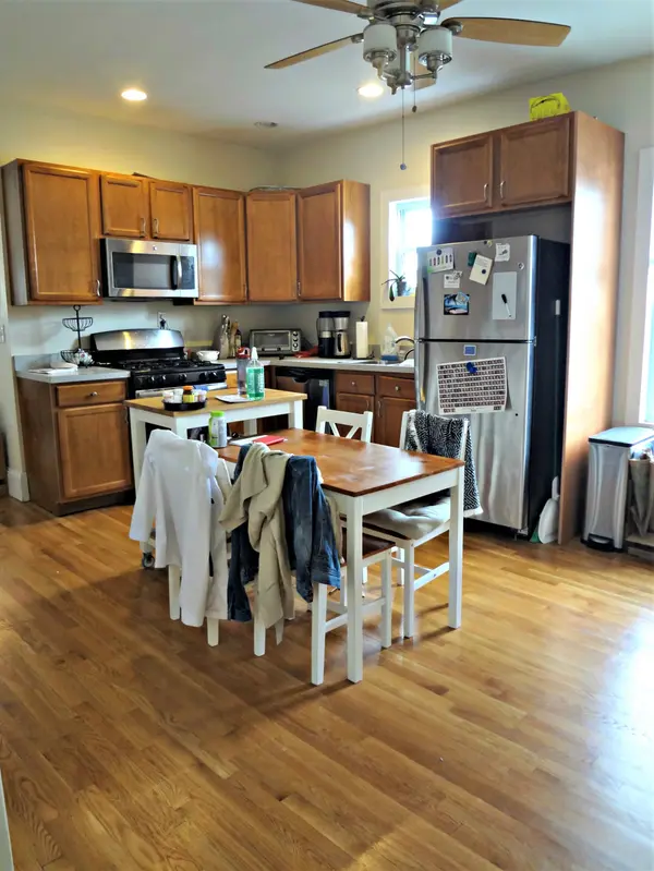 32 Forbes St #3, Jamaica Plain, MA 02130-4871