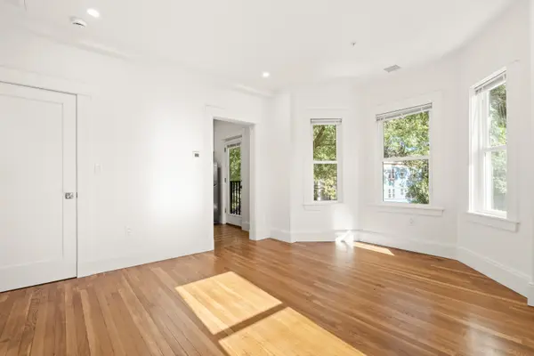 51 Boylston St #4, Jamaica Plain, MA 02130-4422
