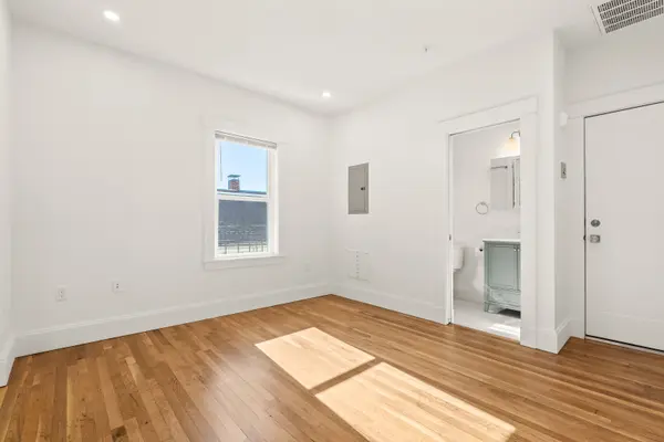 51 Boylston St #4, Jamaica Plain, MA 02130-4422