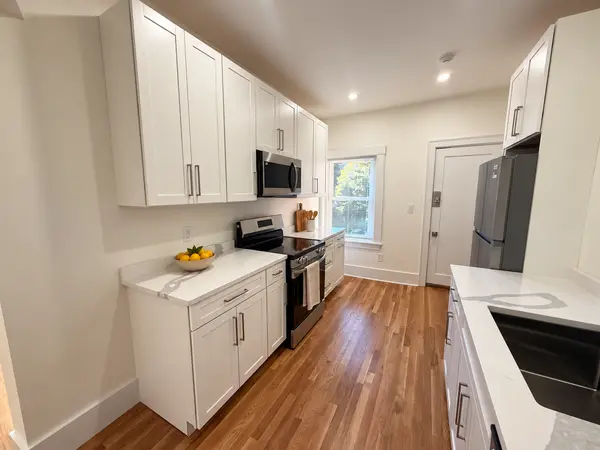 709 Centre St #301, Jamaica Plain, MA 02130-2528
