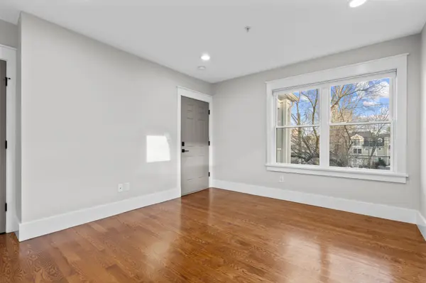 189 Chestnut Ave #1R, Jamaica Plain, MA 02130-4400