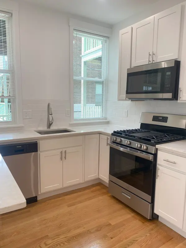 19 Seaverns Ave #1R, Jamaica Plain, MA 02130-2875