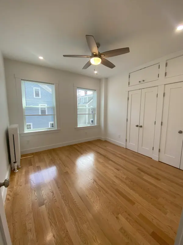 19 Seaverns Ave #1R, Jamaica Plain, MA 02130-2875