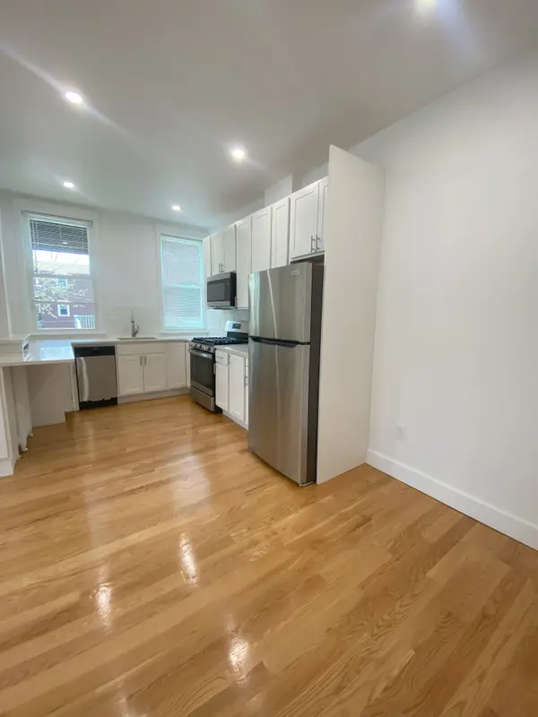 19 Seaverns Ave #1R, Jamaica Plain, MA 02130-2875