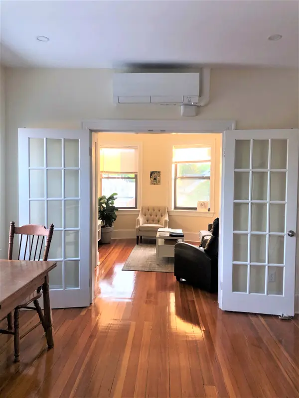 9 Seaverns Ave #3F, Jamaica Plain, MA 02130-2872