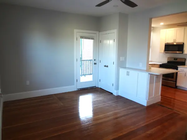 19 Seaverns Ave #3R, Jamaica Plain, MA 02130-2875