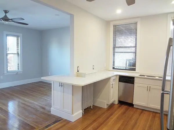 19 Seaverns Ave #3R, Jamaica Plain, MA 02130-2875
