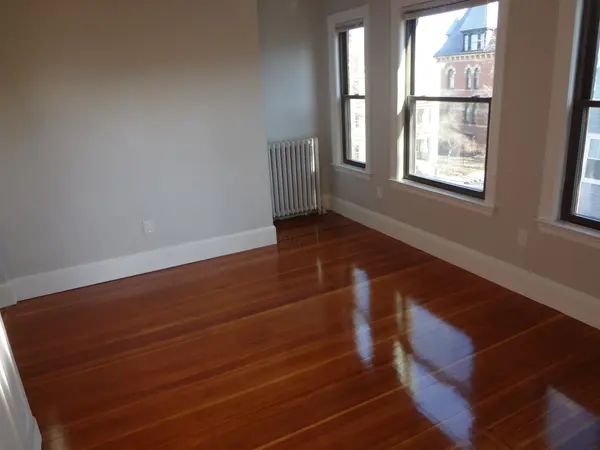 19 Seaverns Ave #3R, Jamaica Plain, MA 02130-2875