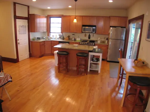 118 Chestnut Ave #2, Jamaica Plain, MA 02130-1973
