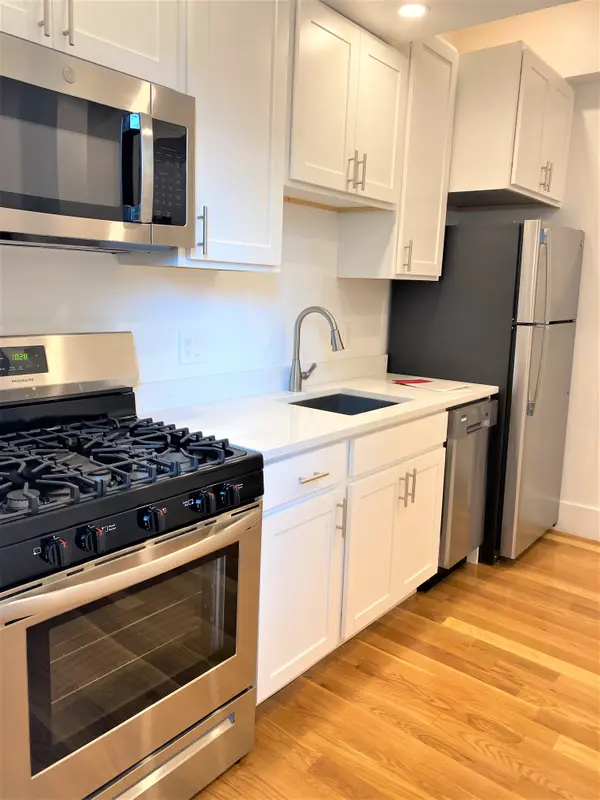 32 Robinwood Ave #8, Jamaica Plain, MA 02130-2152