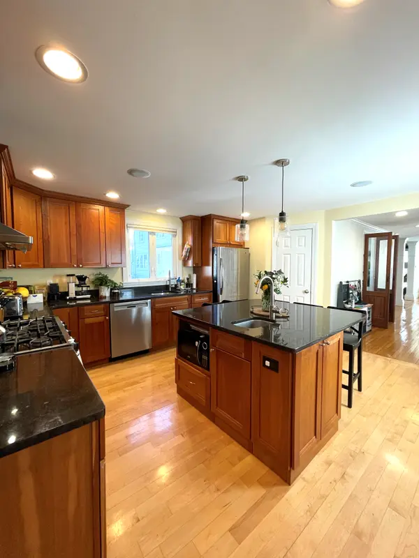 36 Burroughs St, Jamaica Plain, MA 02130-4016