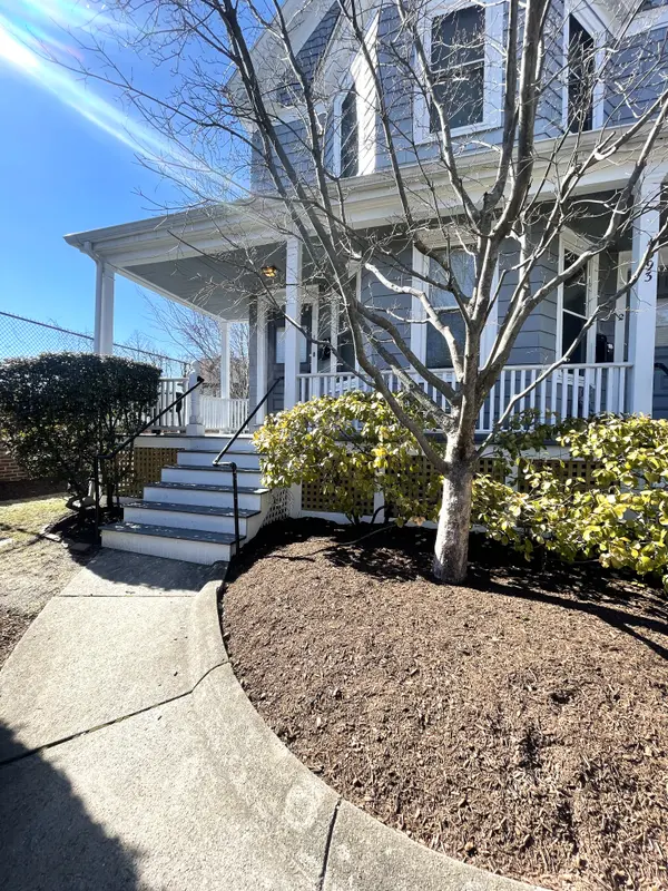 4393 Washington St #1, Roslindale, MA 02131-3406