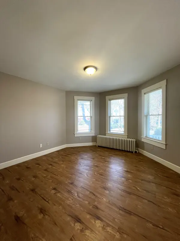 4393 Washington St #1, Roslindale, MA 02131-3406