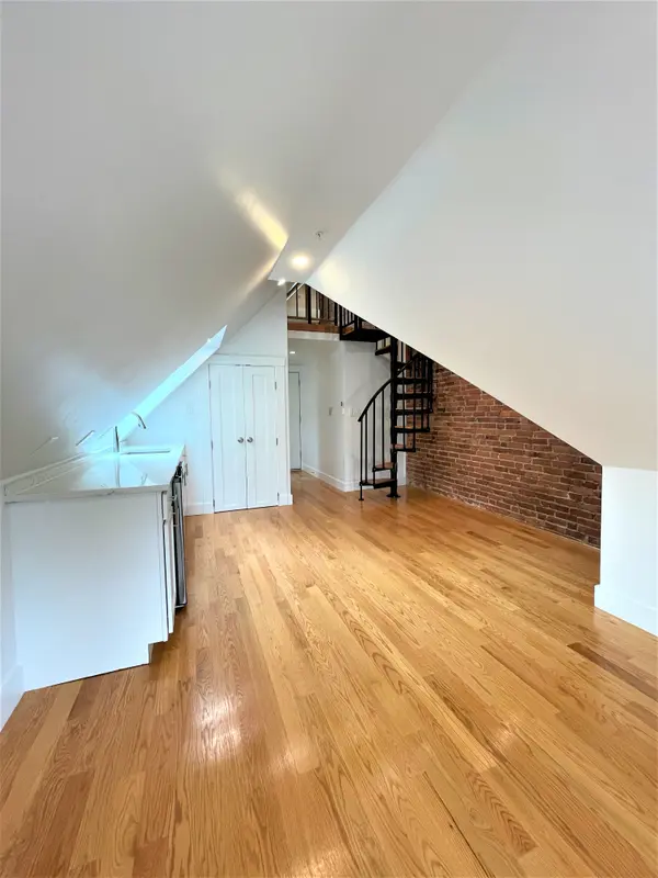 31 Green St #13, Jamaica Plain, MA 02130-2510