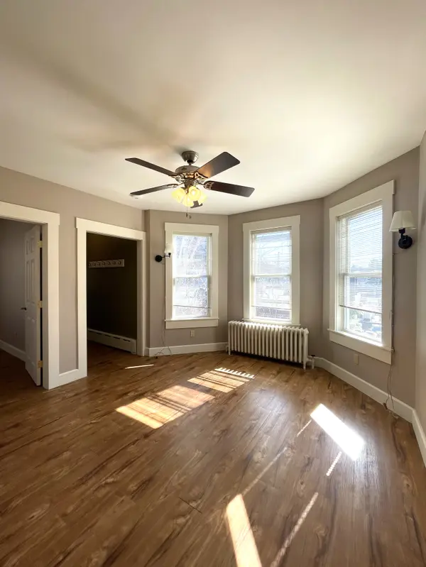 4393 Washington St #1, Roslindale, MA 02131-3406