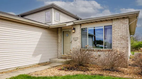 5033 W 92nd Avenue, Crown Point, IN 46307