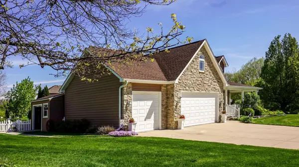 1270 E Greenview Place, Crown Point, IN 46307