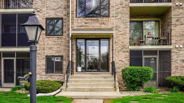4926 134th ST #210, Crestwood, IL 60418