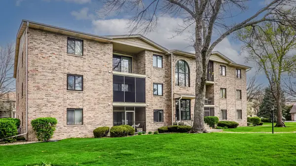 4926 134th ST #210, Crestwood, IL 60418
