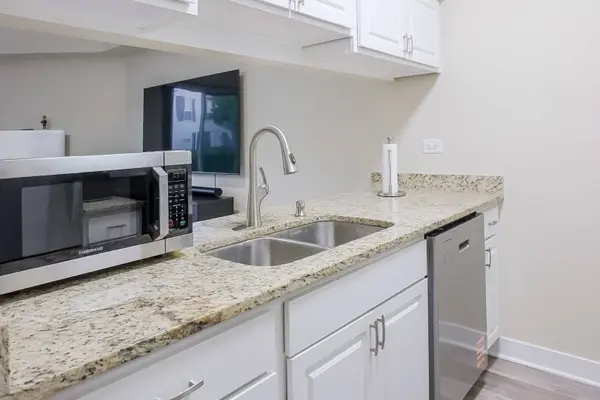 1417 Golfview DR, Glendale Heights, IL 60139