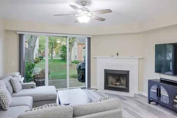 1417 Golfview DR, Glendale Heights, IL 60139