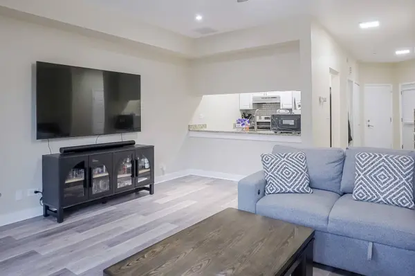 1417 Golfview DR, Glendale Heights, IL 60139