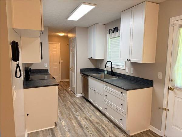 71 Grove LN, Temple, GA 30179