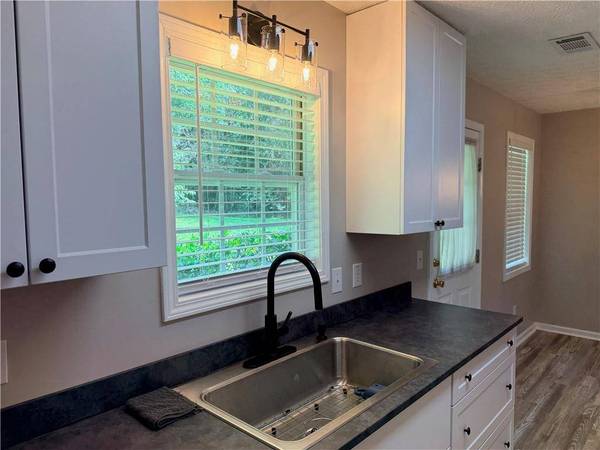 71 Grove LN, Temple, GA 30179