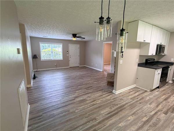 71 Grove LN, Temple, GA 30179