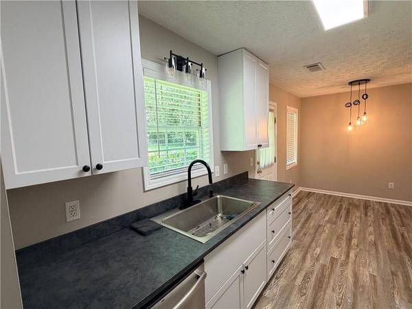 71 Grove LN, Temple, GA 30179