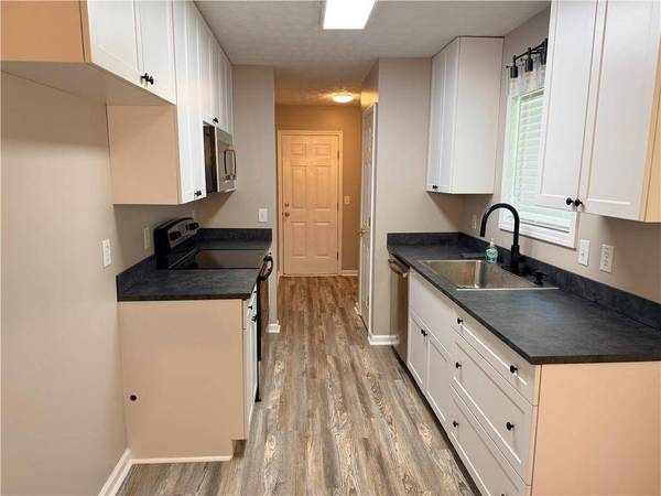 71 Grove LN, Temple, GA 30179