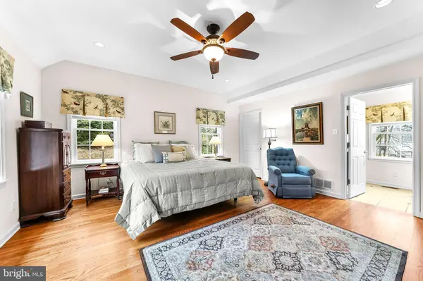 1002 DIXON DR, Newark, DE 19711