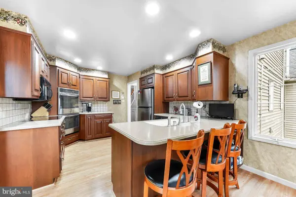 1002 DIXON DR, Newark, DE 19711