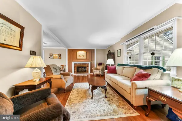 1002 DIXON DR, Newark, DE 19711