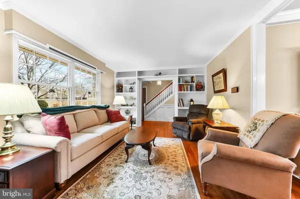 1002 DIXON DR, Newark, DE 19711