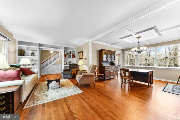 1002 DIXON DR, Newark, DE 19711