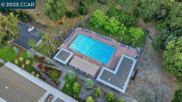 1724 Oakmont Dr #1, Walnut Creek, CA 94595