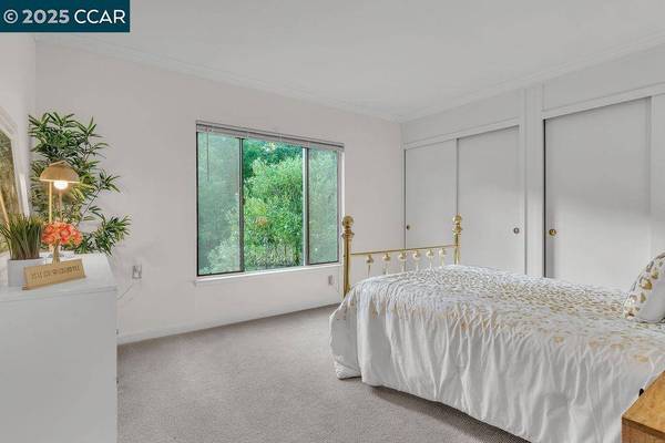 1724 Oakmont Dr #1, Walnut Creek, CA 94595