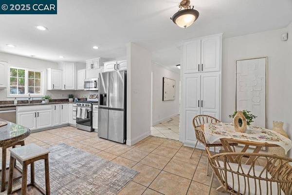 11 Rudgear Dr, Walnut Creek, CA 94596