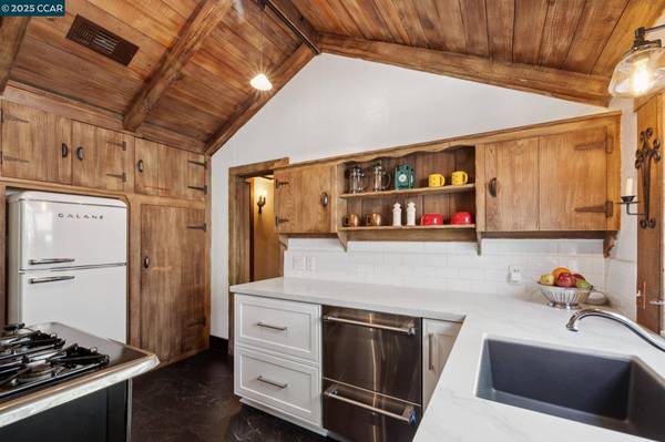 1611 Carmel Dr, Walnut Creek, CA 94596