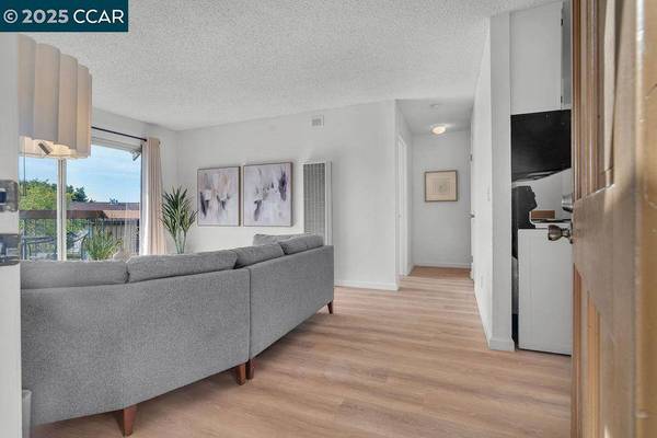 5317 Ridgeview Cir #8, El Sobrante, CA 94803