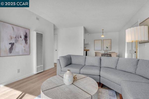 5317 Ridgeview Cir #8, El Sobrante, CA 94803