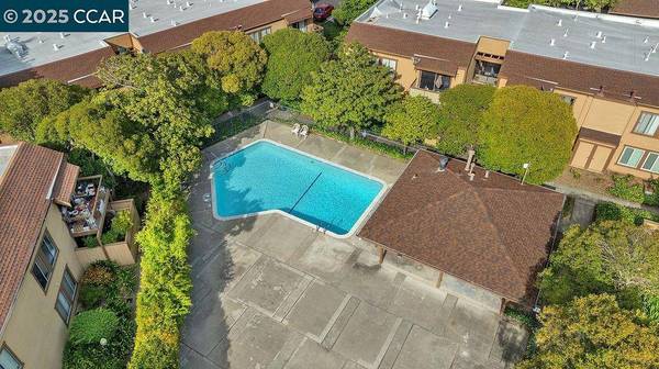 5317 Ridgeview Cir #8, El Sobrante, CA 94803