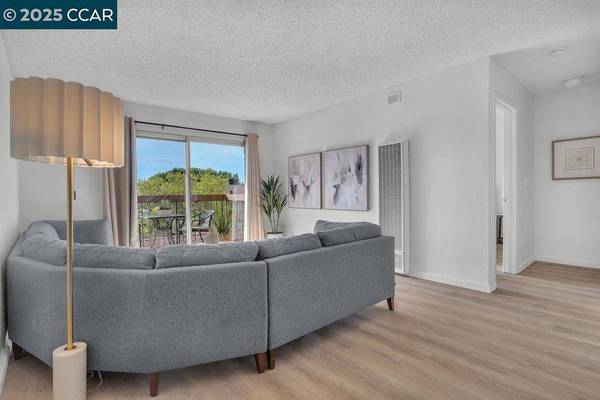 5317 Ridgeview Cir #8, El Sobrante, CA 94803