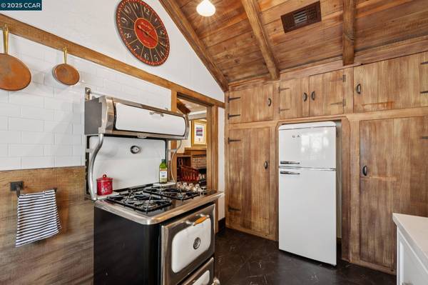 1611 Carmel Dr, Walnut Creek, CA 94596