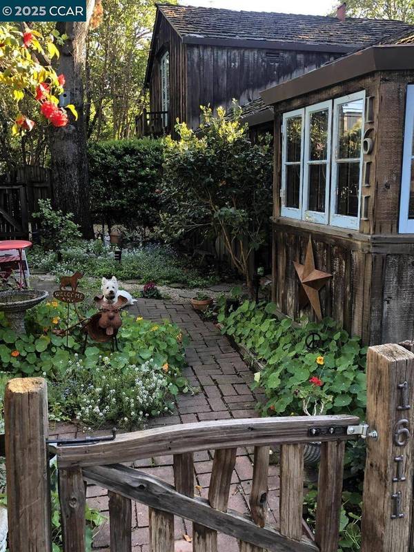 1611 Carmel Dr, Walnut Creek, CA 94596