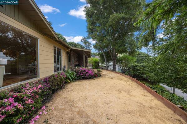 6 Lucille Way, Orinda, CA 94563