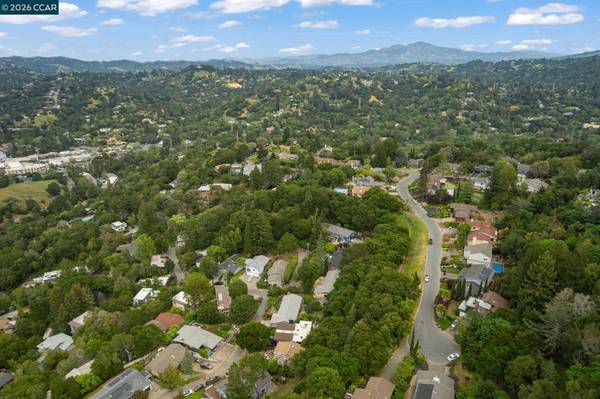6 Lucille Way, Orinda, CA 94563